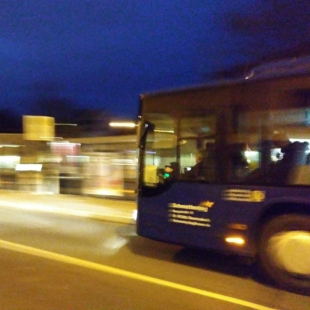 Bus nachts in Erlangen