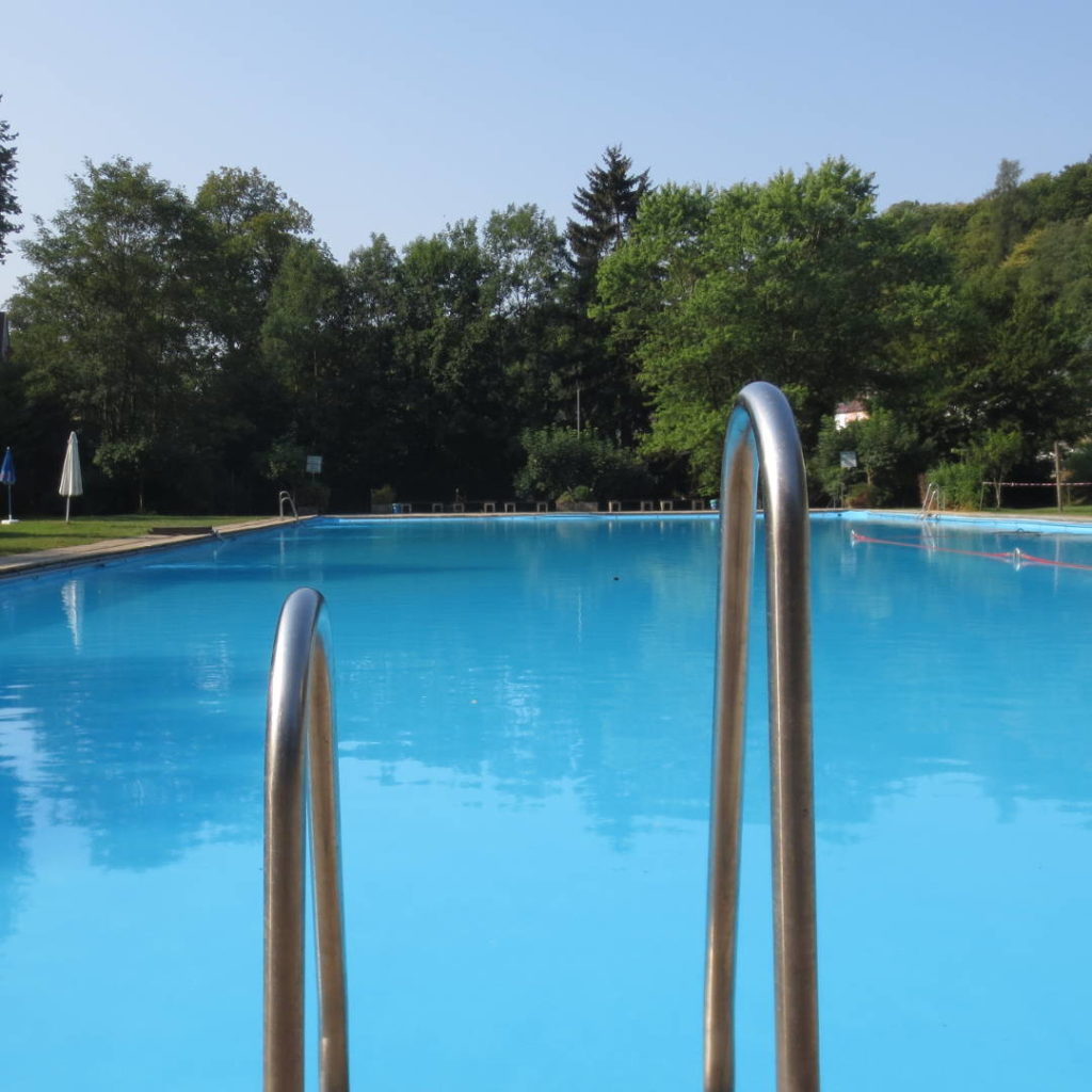 Freibad Gräfenberg Leiter zum Einstieg