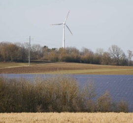 Windrad + Solarpark