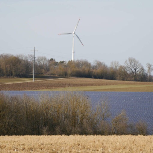 Windrad + Solarpark